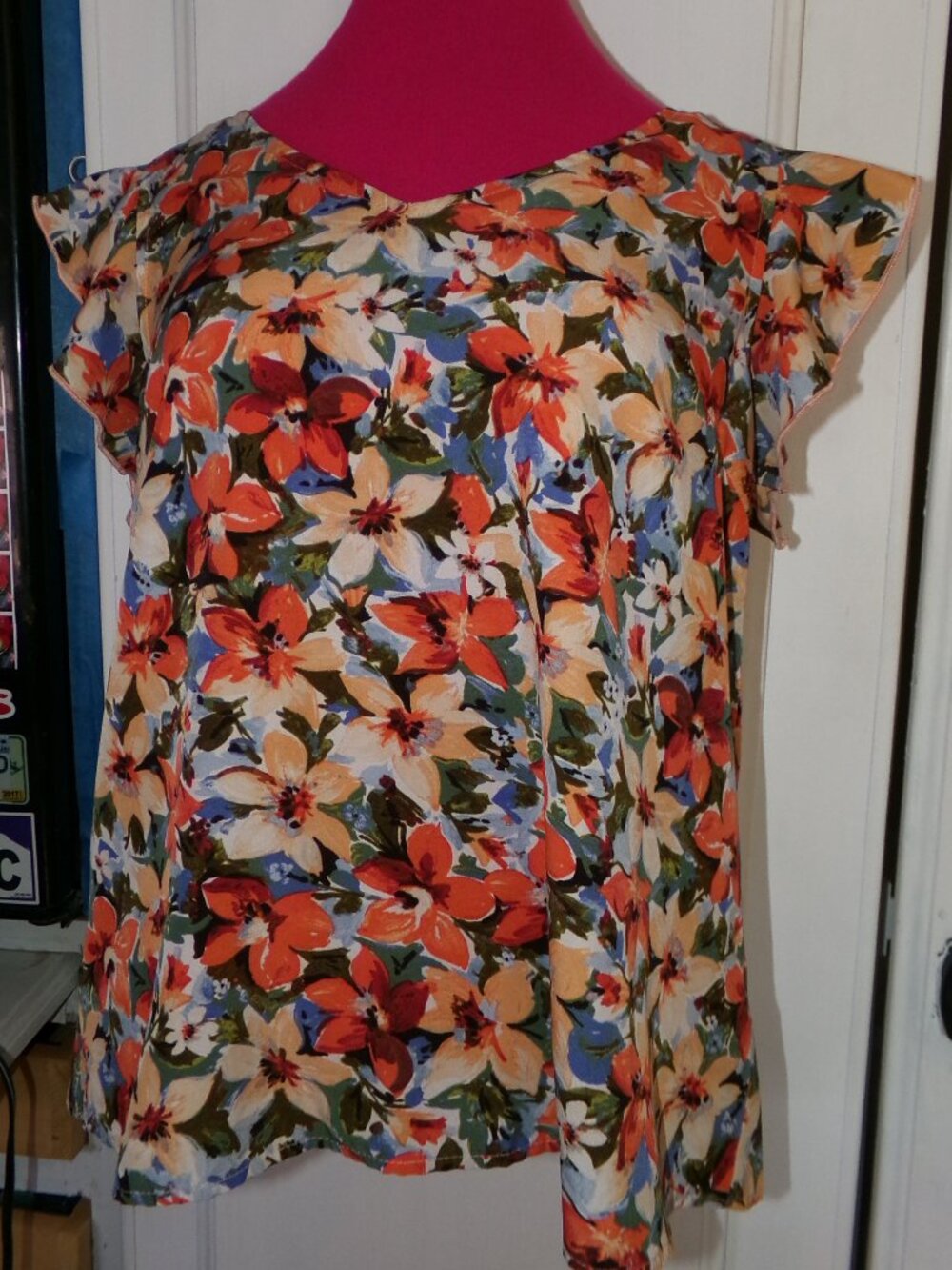 **Moving Sale** Shein Tropical Flower Flutter Sleeve Top Sz L